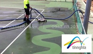 Khi nào thì bạn nên sơn lại bề mặt sân tennis?